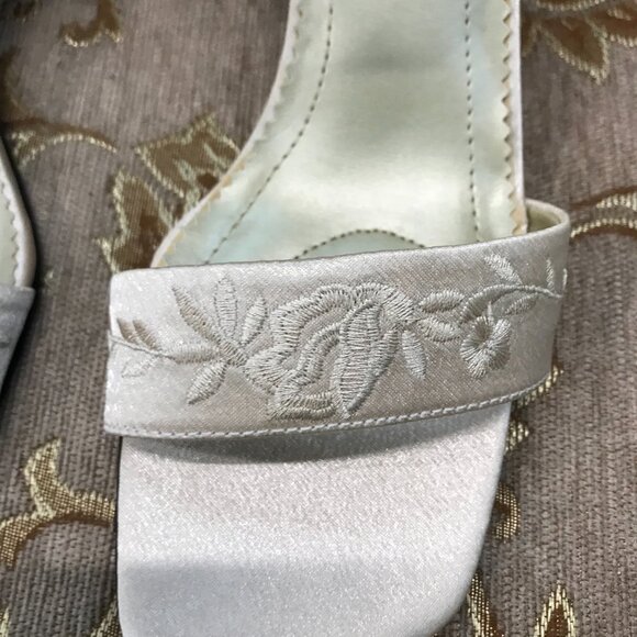 GORGEOUS Champagne Satin Ankle-Strap Sandals, Embroidered Formal Pump Dress Shoe - Picture 6 of 16